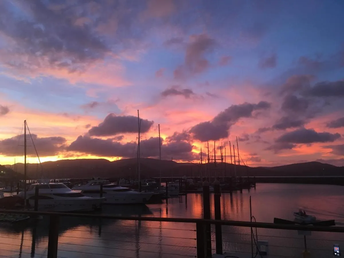 Hostel Backpackers By The Bay Airlie Beach